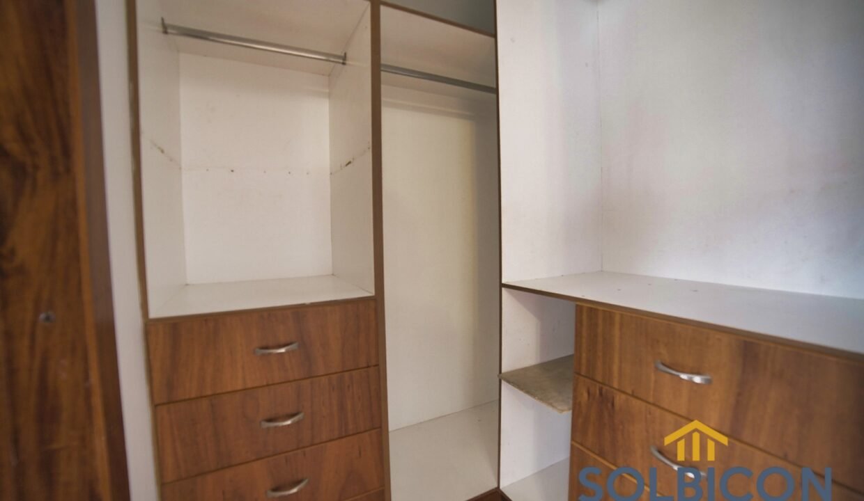 closet Casa a la venta en Cuenca Misicata de 4 habitaciones