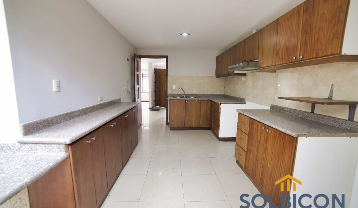 cocina Casa a la venta en Cuenca Misicata de 4 habitaciones