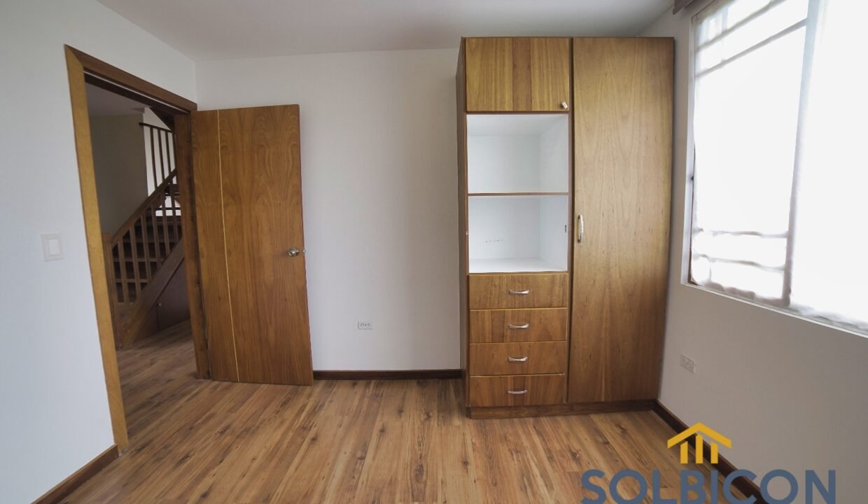 cuarto master Casa a la venta en Cuenca Misicata de 4 habitaciones