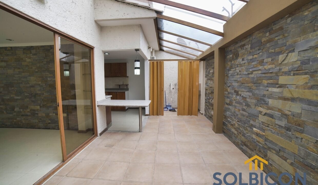 patio Casa a la venta en Cuenca Misicata de 4 habitaciones