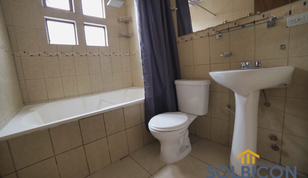 tercer baño Casa a la venta en Cuenca Misicata de 4 habitaciones