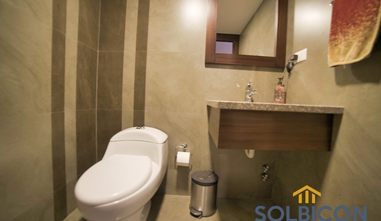 baño socia Casa de lujo en venta en Challuabamba Cuenca