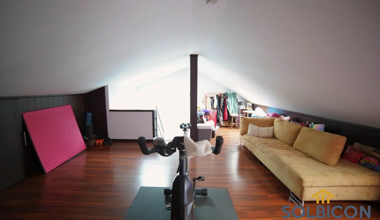 buhardilla amplia casa de venta 1ro de mayo Cuenca