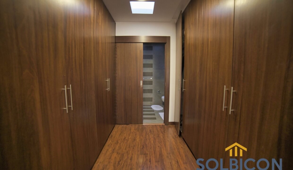 closet Casa de lujo en venta en Challuabamba Cuenca