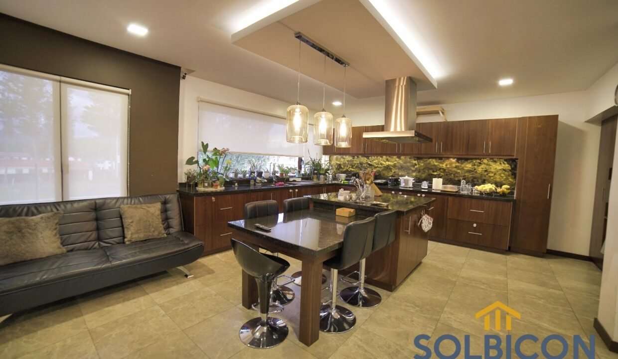 cocina Casa de lujo en venta en Challuabamba Cuenca