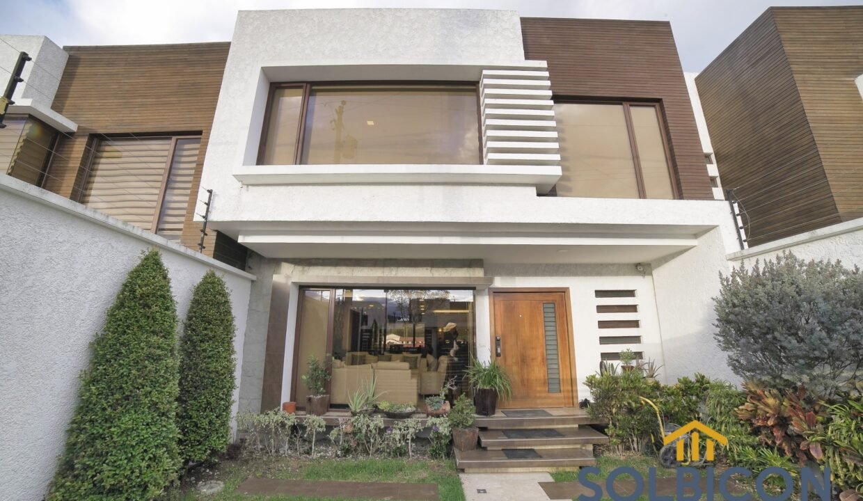 fachada Casa de lujo en venta en Challuabamba Cuenca