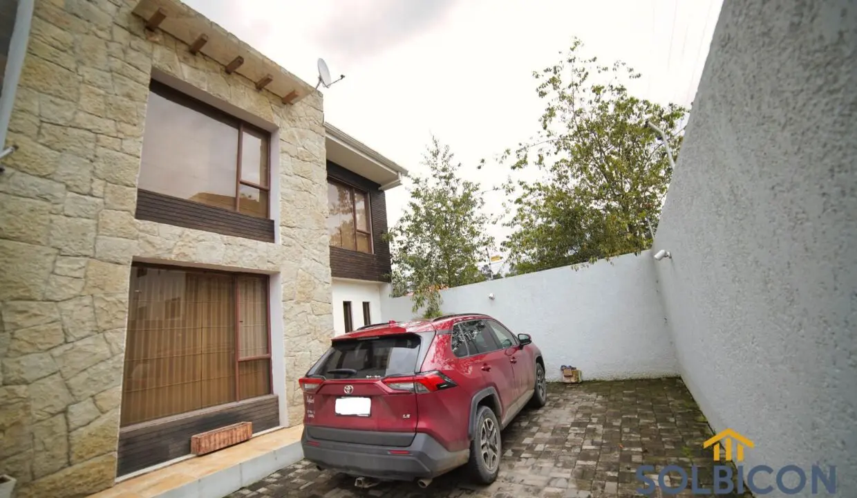 fachada casa de venta 1ro de mayo Cuenca