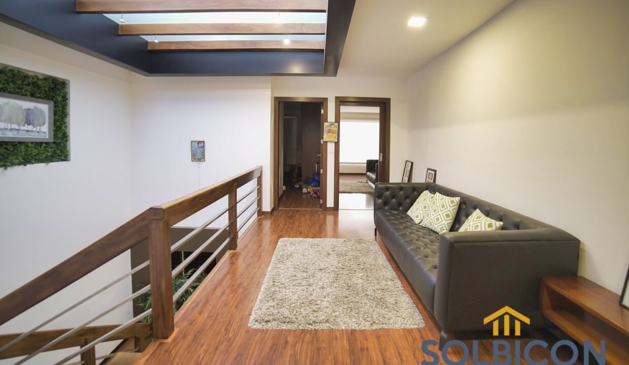 pasillo Casa de lujo en venta en Challuabamba Cuenca