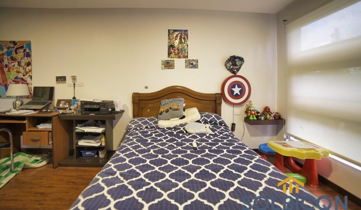 vista frontal primera Habitacion Casa de lujo en venta en Challuabamba Cuenca