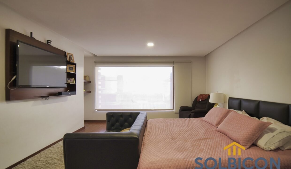 vista lateral habitacion Casa de lujo en venta en Challuabamba Cuenca