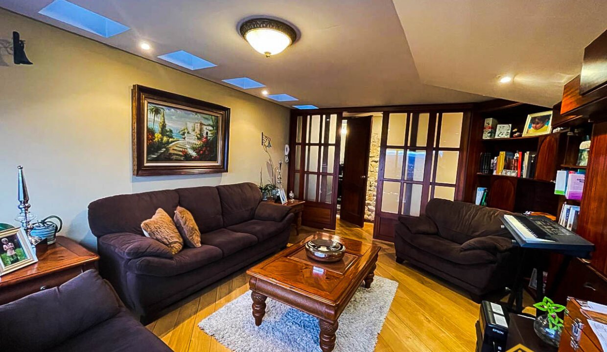 Amplia oficina Penthouse
