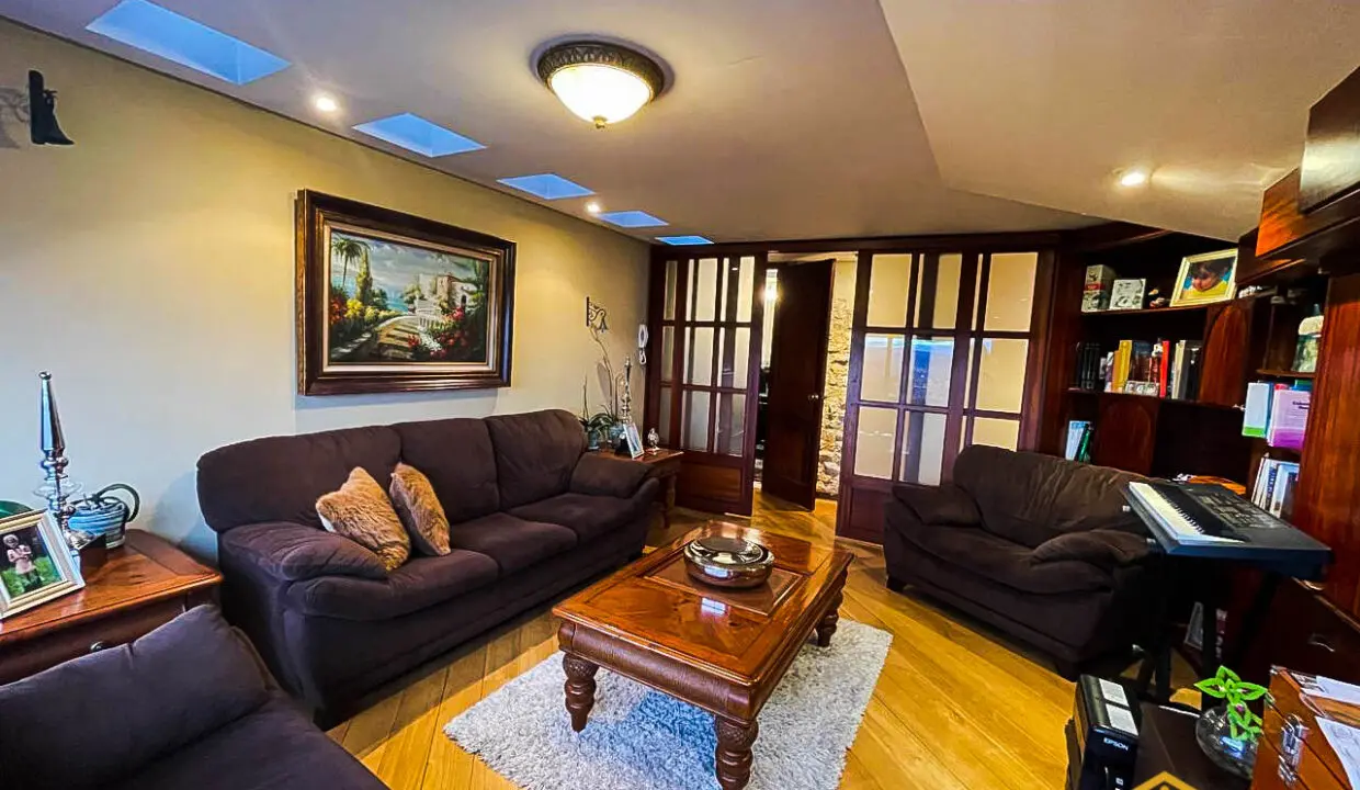 Amplia oficina Penthouse