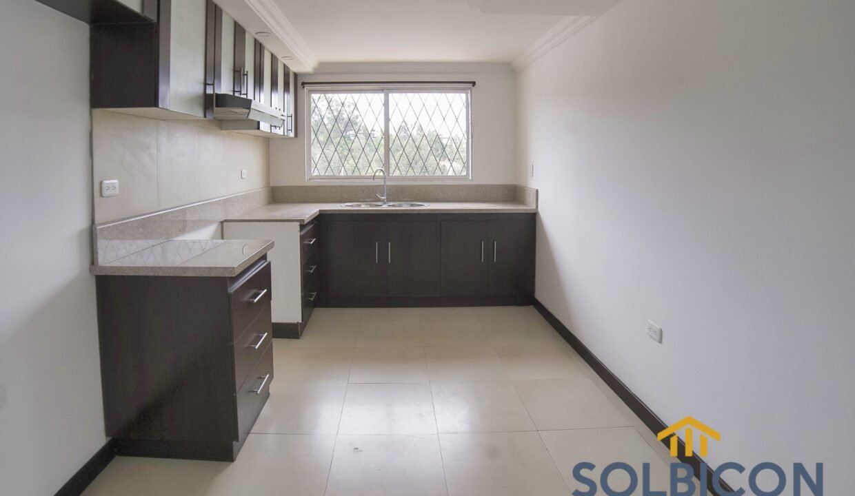 cocina Casa a la venta en totoracocha - Cuenca Ecuador