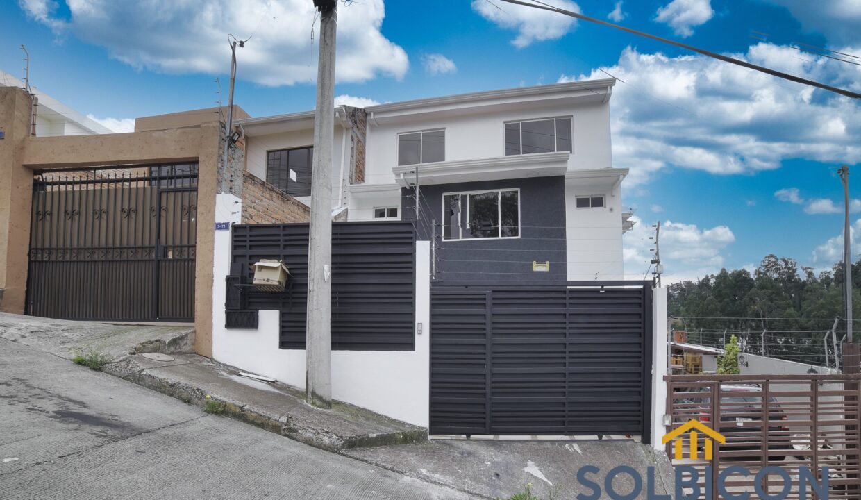 fachada Casa a la venta en totoracocha - Cuenca Ecuador