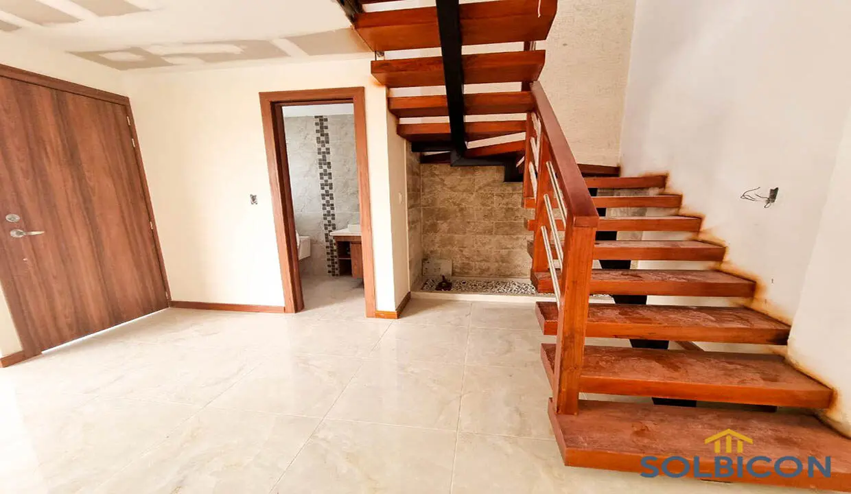 photo5008216495074945515