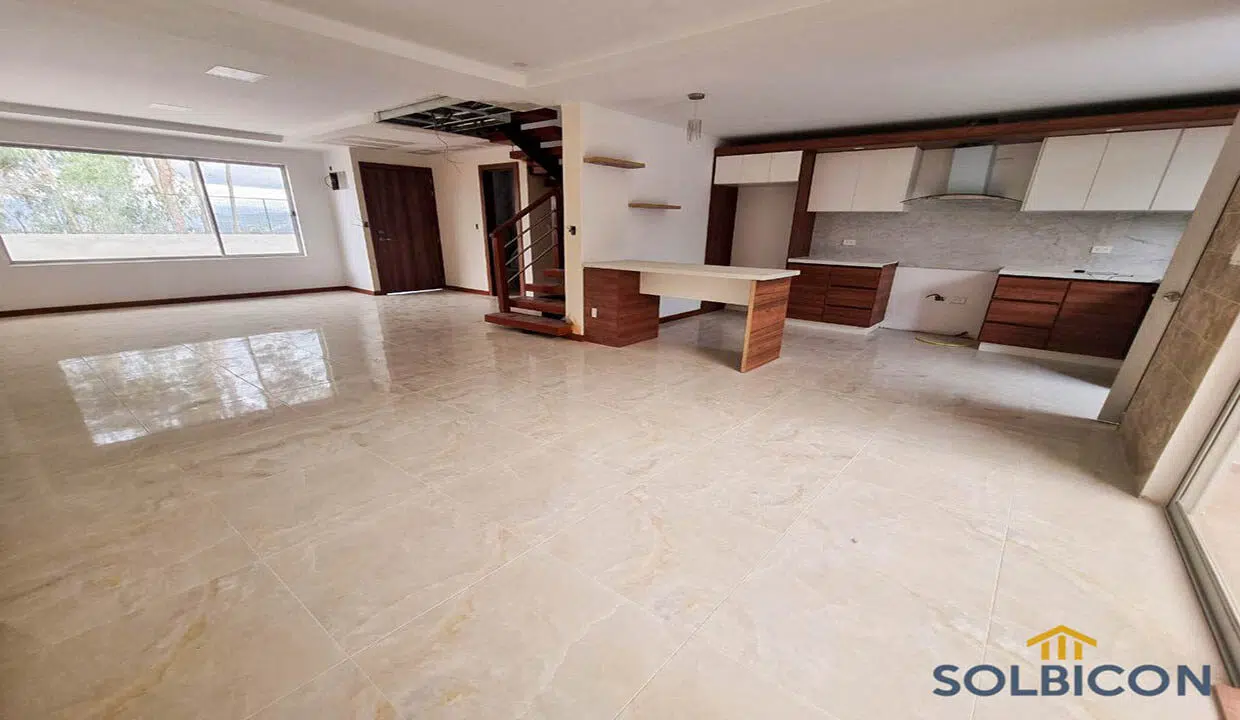 photo5008216495074945518