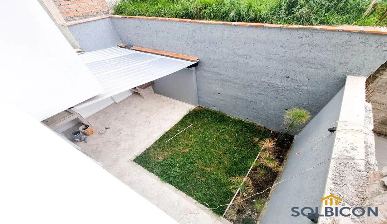 photo5008216495074945531