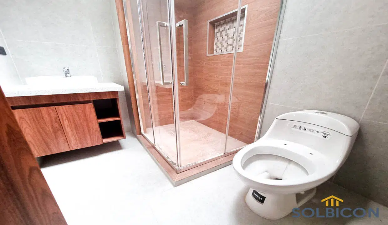 photo5008216495074945535