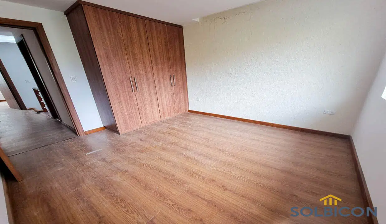 photo5008216495074945537