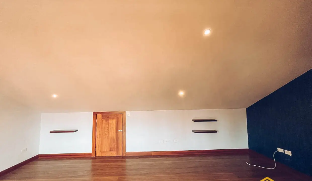 Espaciosa sala en challuabamba