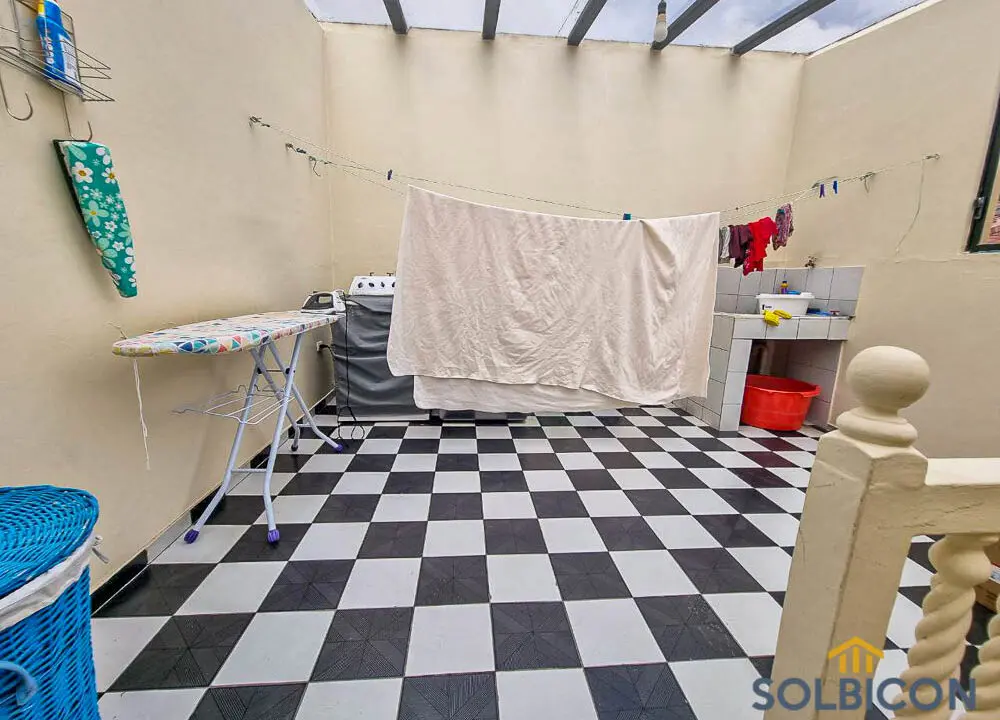 lavandería amplia en puertas del sol