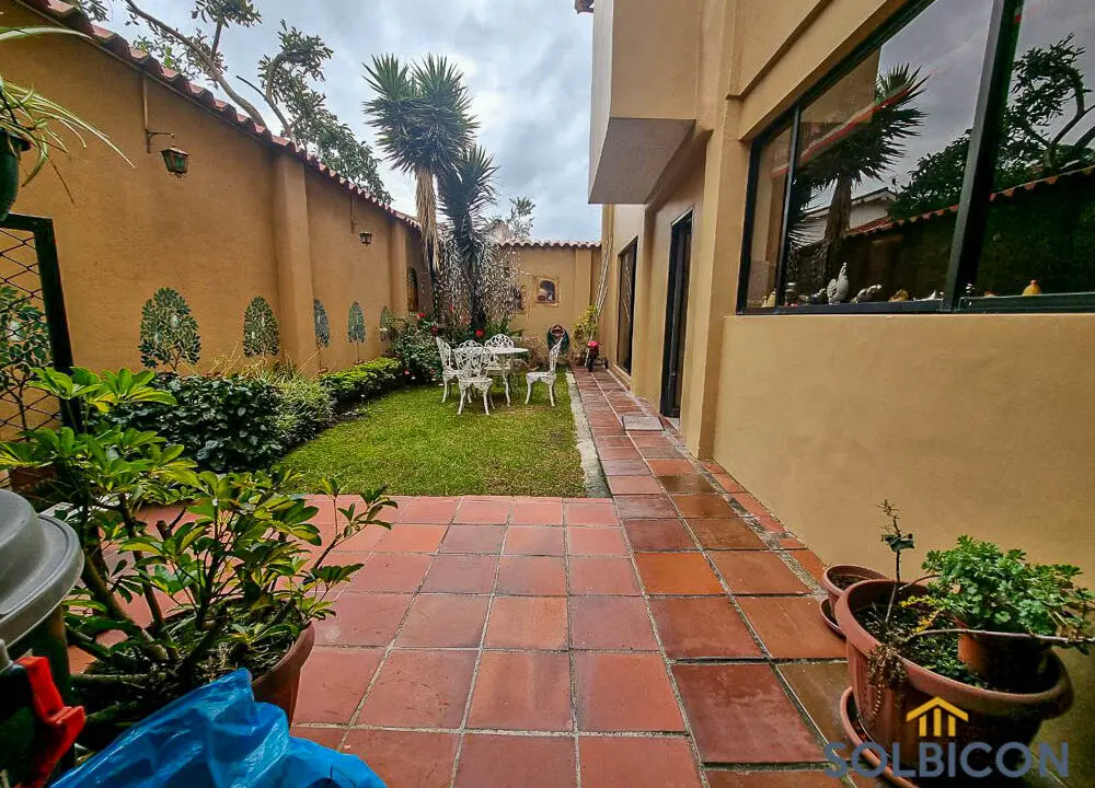 patio frontal puertas del sol