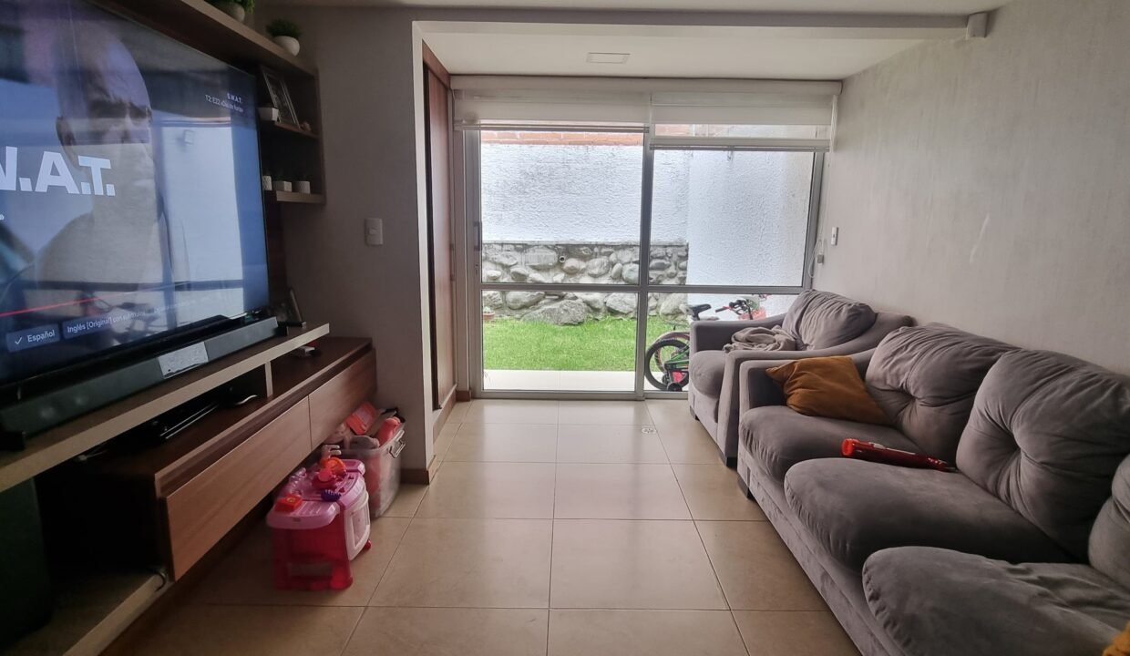 sala de tv Casa en venta sector el Tejar, Cuenca