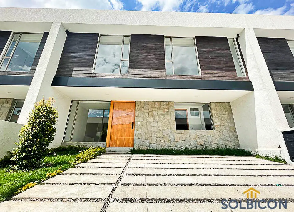 Fachada casa condominio medio ejido