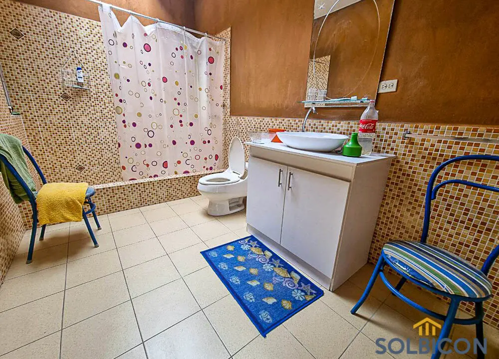 amplios baños en guabo