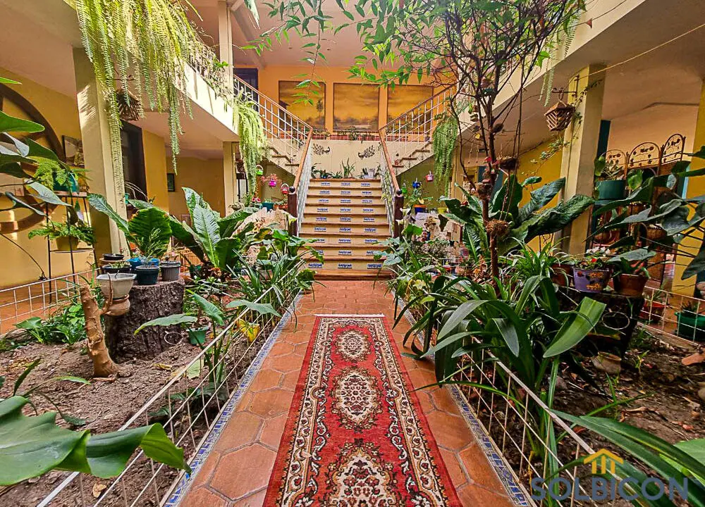 casa llena de areas verdes guabo