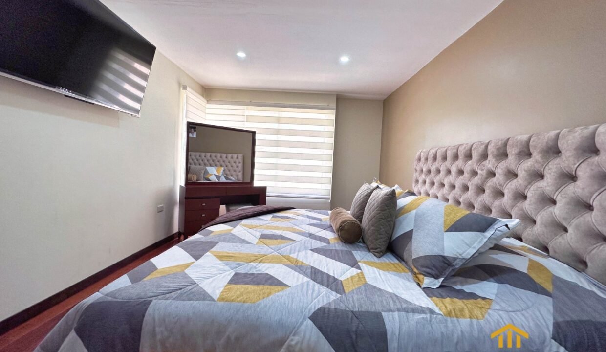 vista lateral del cuarto master Casa de venta en Chaullabamba Cuenca