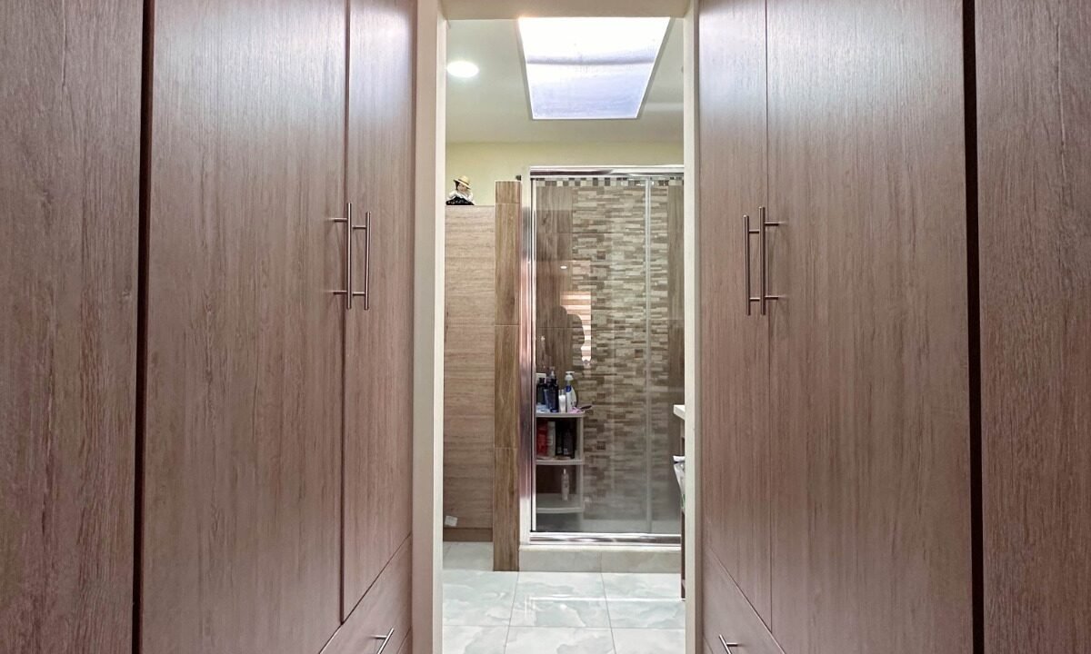 wawlk in closet Casa de venta en Chaullabamba Cuenca