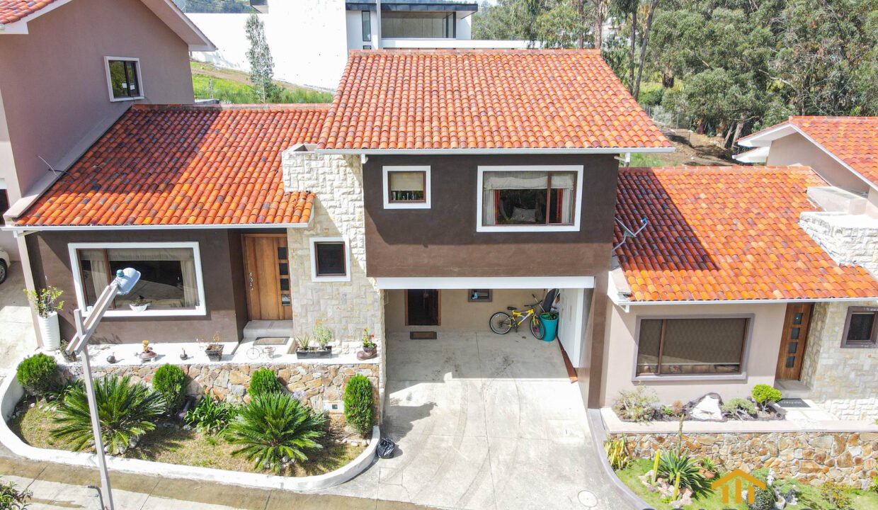 fachada casa challuabamba