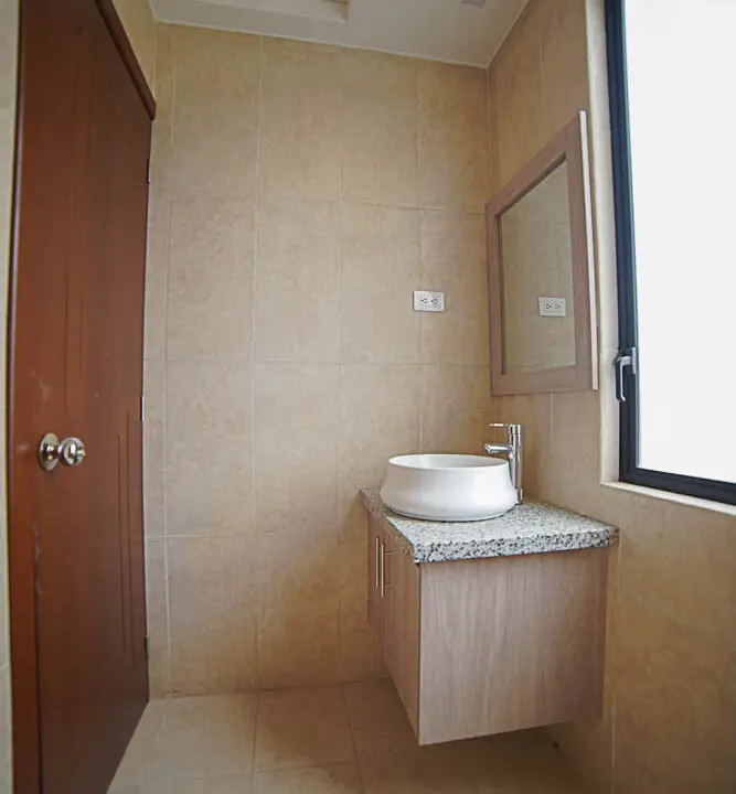 baño compartido casa misicata dentro de urbanizacion venta