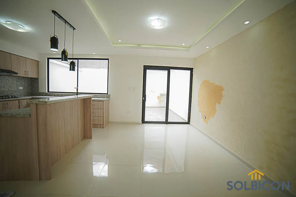 comedor amplio casa misicata dentro de urbanizacion venta