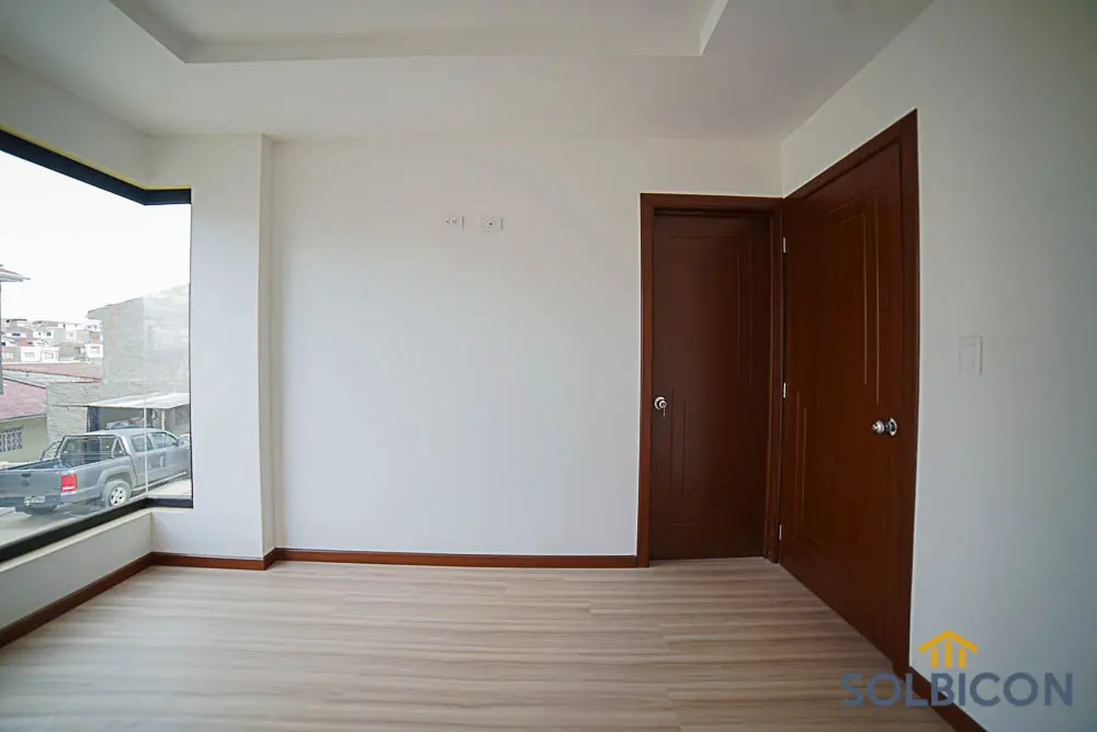 ventana del cuarto master casa misicata dentro de urbanizacion venta