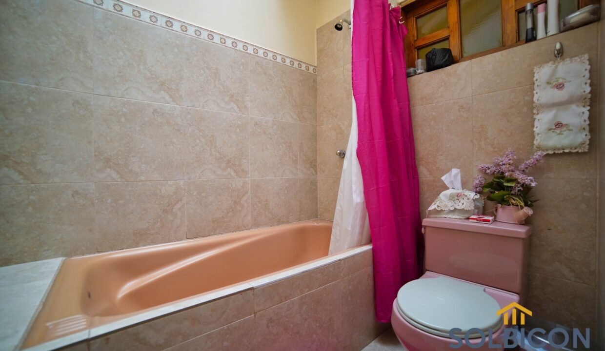 baño master casa ecu 911 de venta en Cuenca