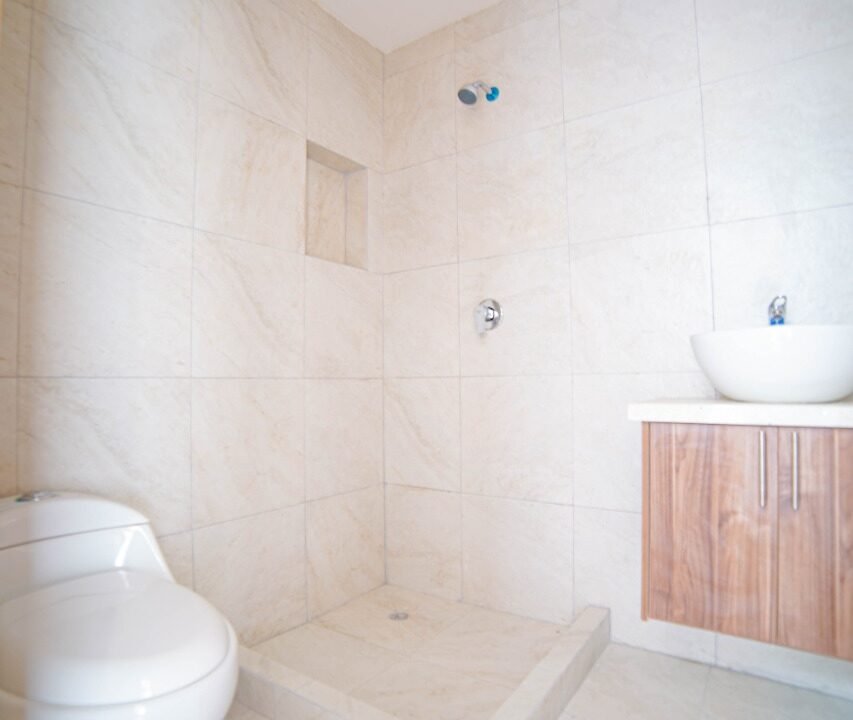 baño hijos Casa de venta con credito VIP Cuenca