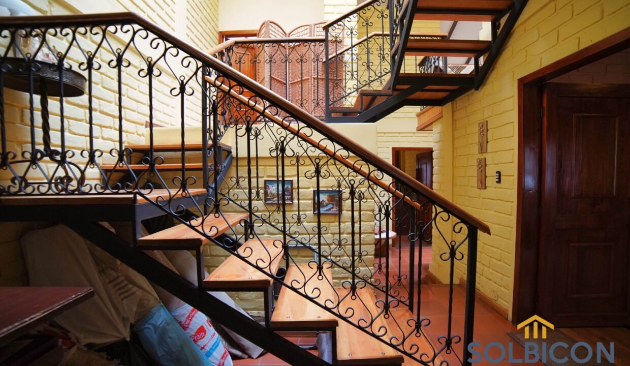 escaleras hermosas casa ecu 911 de venta en Cuencaq