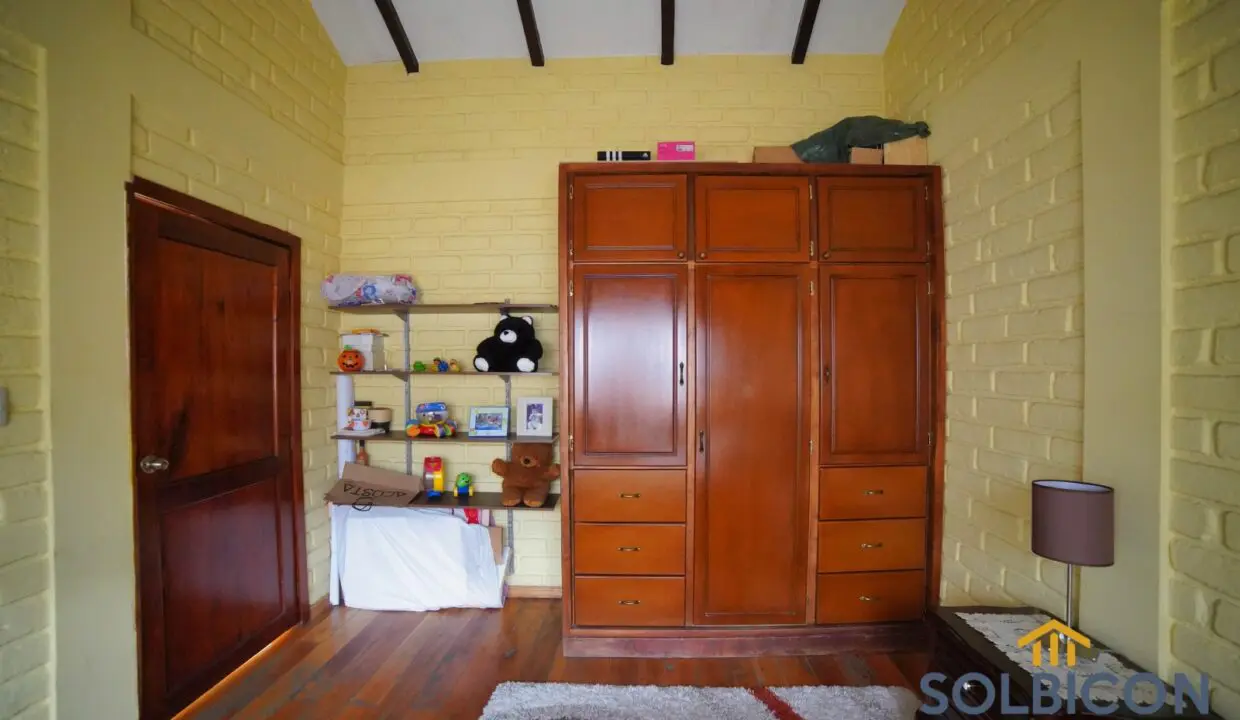 habitacion hijo casa ecu 911 de venta en Cuenca