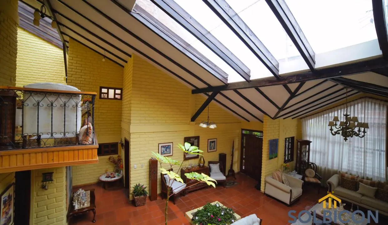 hermoso diseño casa ecu 911 de venta en Cuenca