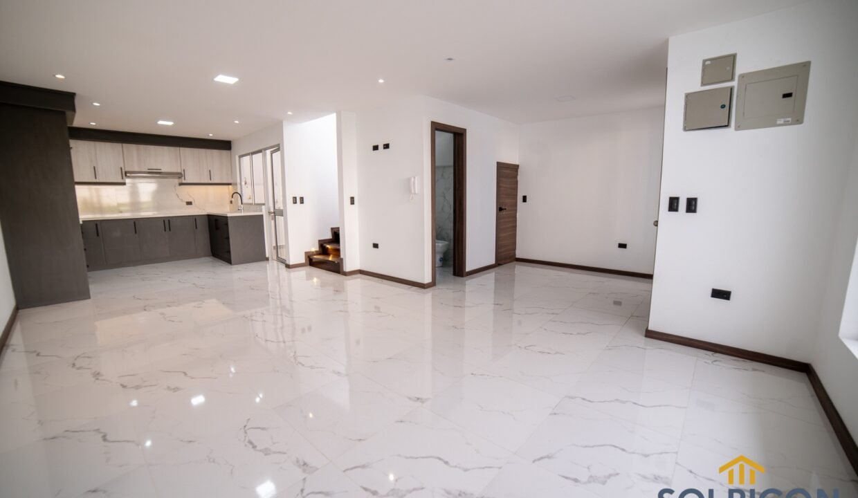 sala cocina y comedor Casa para credito VIP en Cuenca