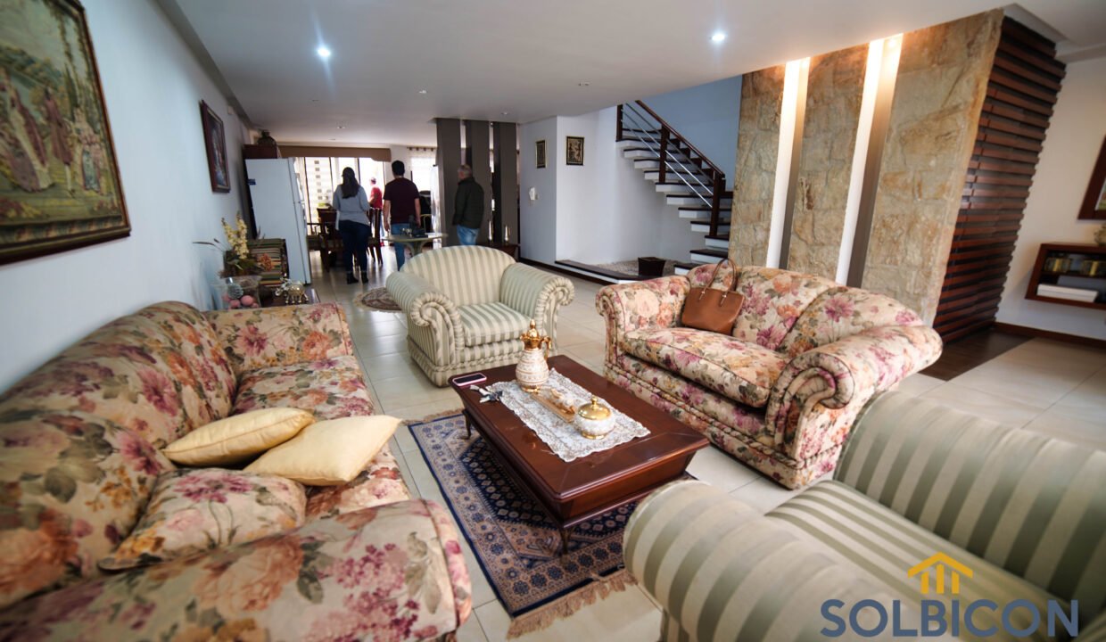 sala casa narancay 4 habitaciones Cuenca venta