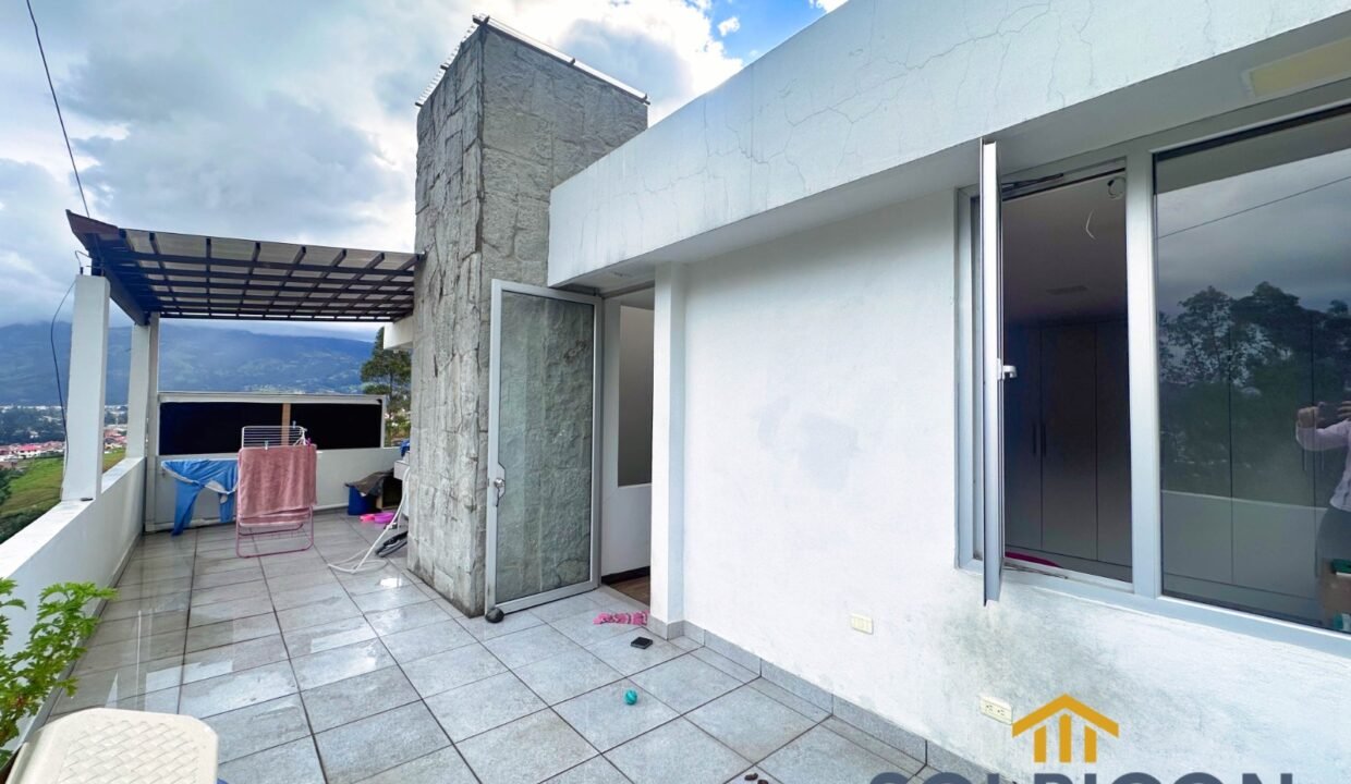 terreza Casa de venta en las Pencas Cuenca