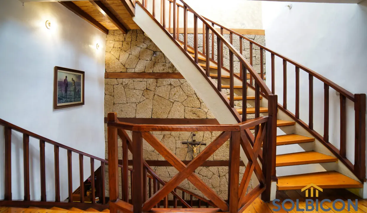 2da piso Casa de venta Av. 12 de octubre.