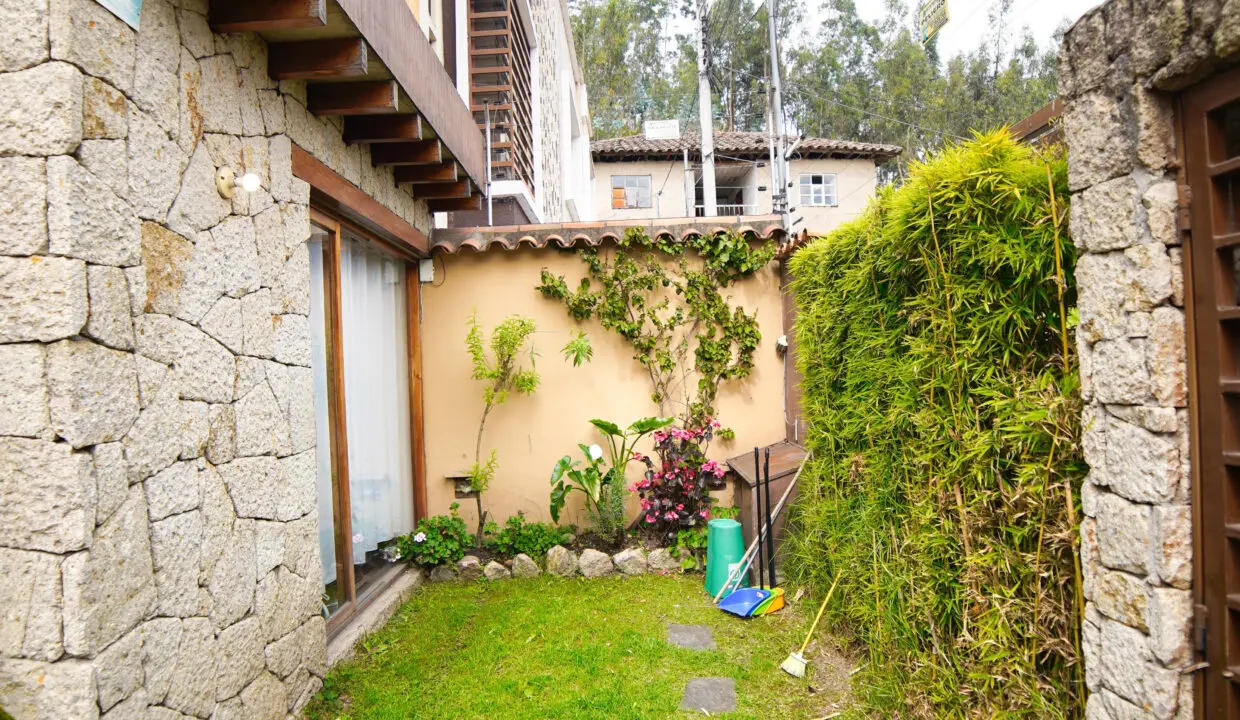 Area verde Casa de venta Av. 12 de octubre.