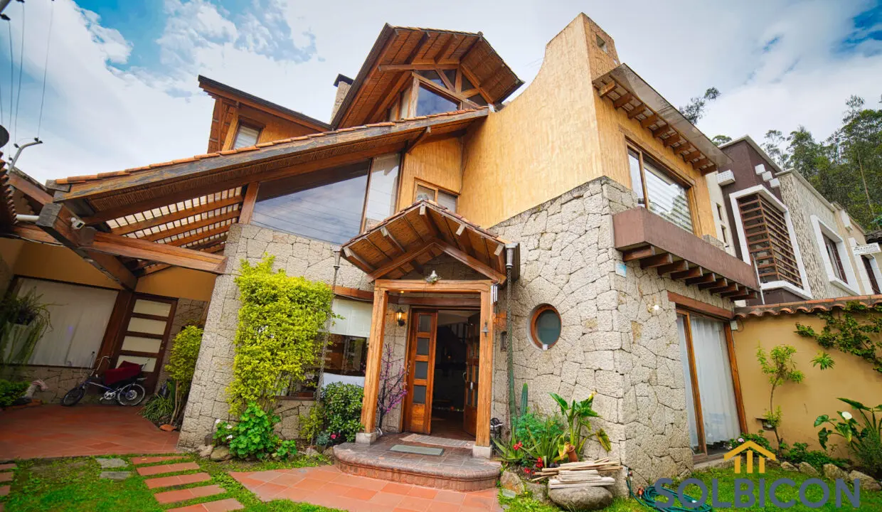 Fachada Casa de venta Av. 12 de octubre