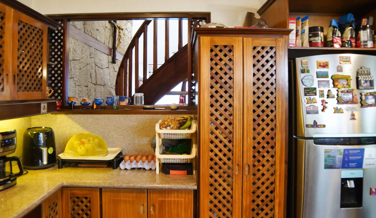 acabados cocina Casa de venta Av. 12 de octubre.