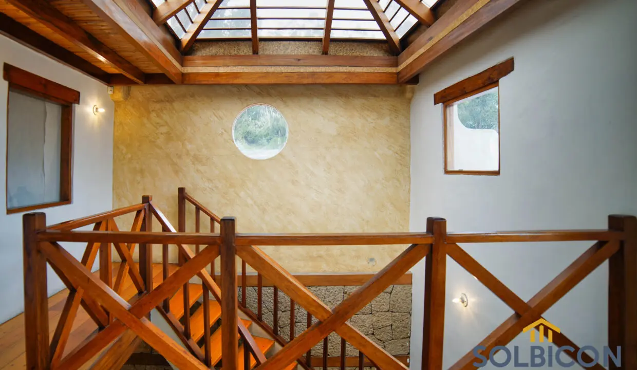 acabados madera Casa de venta Av. 12 de octubre.