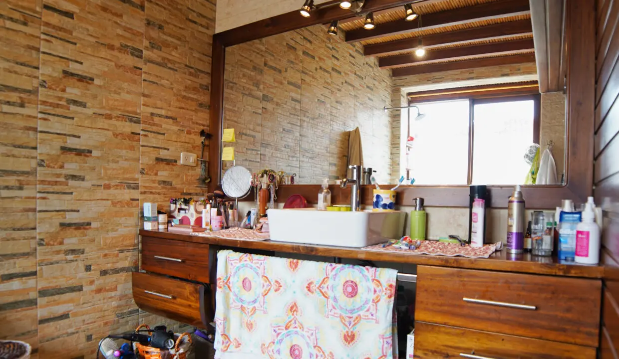 baño padres Casa de venta Av. 12 de octubre.